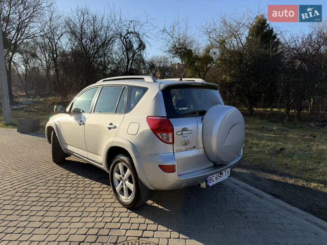 Серый Тойота РАВ 4, объемом двигателя 2.36 л и пробегом 149 тыс. км за 11800 $, фото 3 на Automoto.ua