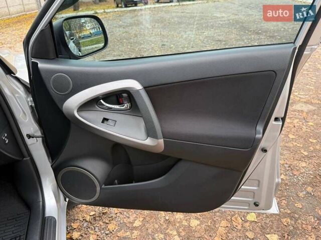 Серый Тойота РАВ 4, объемом двигателя 2 л и пробегом 80 тыс. км за 12600 $, фото 39 на Automoto.ua