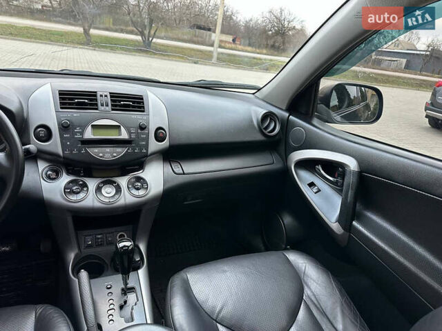 Серый Тойота РАВ 4, объемом двигателя 2 л и пробегом 230 тыс. км за 9450 $, фото 18 на Automoto.ua