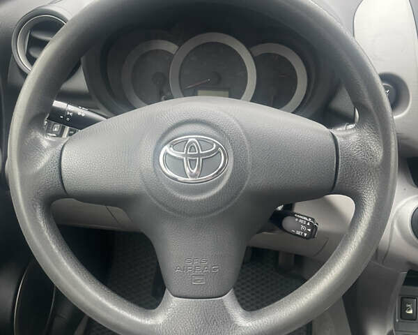 Сірий Тойота РАВ 4, об'ємом двигуна 2.4 л та пробігом 158 тис. км за 8500 $, фото 23 на Automoto.ua