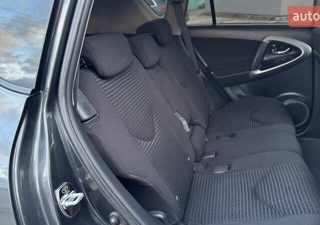 Сірий Тойота РАВ 4, об'ємом двигуна 2 л та пробігом 90 тис. км за 12300 $, фото 129 на Automoto.ua