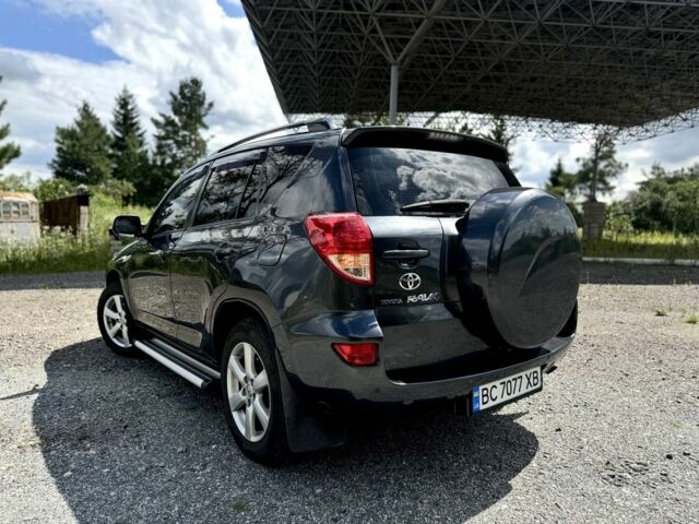 Серый Тойота РАВ 4, объемом двигателя 2 л и пробегом 241 тыс. км за 9400 $, фото 4 на Automoto.ua