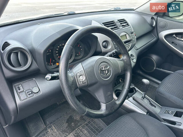 Серый Тойота РАВ 4, объемом двигателя 2 л и пробегом 213 тыс. км за 9999 $, фото 22 на Automoto.ua