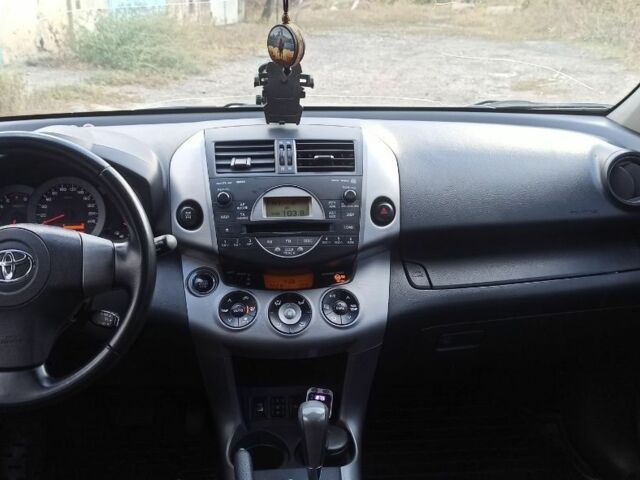 Серый Тойота РАВ 4, объемом двигателя 2 л и пробегом 220 тыс. км за 9800 $, фото 6 на Automoto.ua