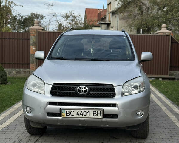 Серый Тойота РАВ 4, объемом двигателя 0 л и пробегом 250 тыс. км за 9500 $, фото 1 на Automoto.ua