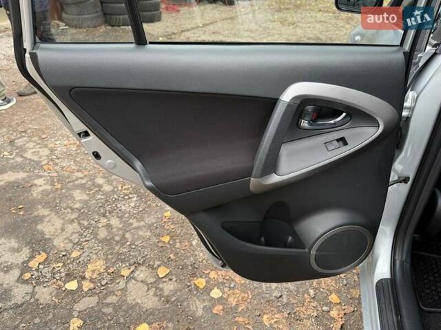 Серый Тойота РАВ 4, объемом двигателя 2 л и пробегом 80 тыс. км за 12600 $, фото 27 на Automoto.ua