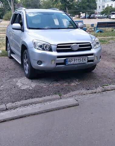 Серый Тойота РАВ 4, объемом двигателя 2 л и пробегом 346 тыс. км за 11000 $, фото 1 на Automoto.ua