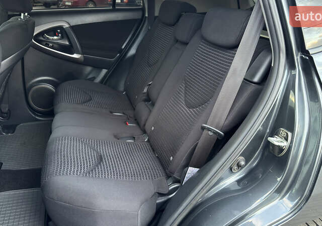 Сірий Тойота РАВ 4, об'ємом двигуна 2 л та пробігом 90 тис. км за 12300 $, фото 121 на Automoto.ua