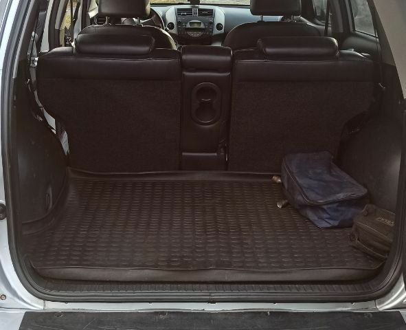 Серый Тойота РАВ 4, объемом двигателя 2 л и пробегом 220 тыс. км за 9800 $, фото 8 на Automoto.ua