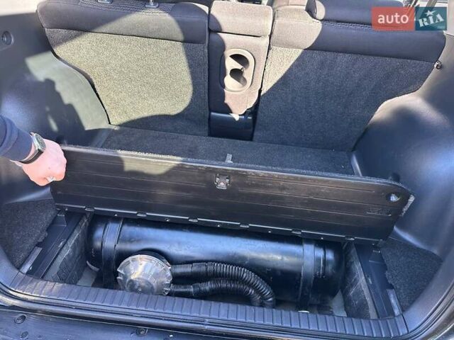 Серый Тойота РАВ 4, объемом двигателя 2 л и пробегом 240 тыс. км за 9800 $, фото 6 на Automoto.ua