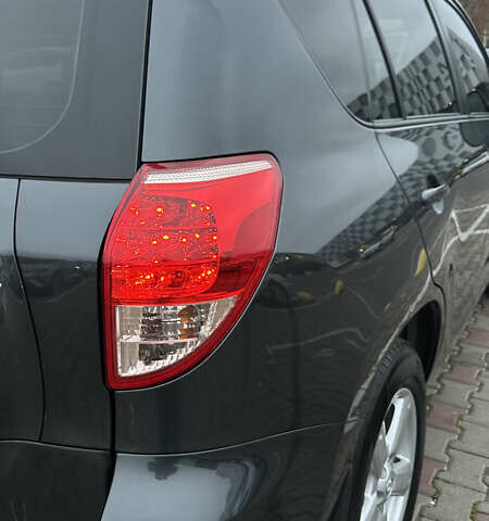 Серый Тойота РАВ 4, объемом двигателя 2 л и пробегом 252 тыс. км за 9700 $, фото 11 на Automoto.ua