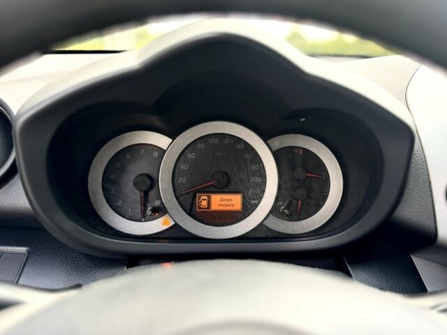 Серый Тойота РАВ 4, объемом двигателя 2 л и пробегом 241 тыс. км за 9400 $, фото 12 на Automoto.ua