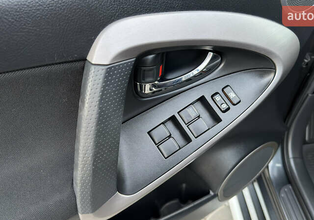 Сірий Тойота РАВ 4, об'ємом двигуна 2 л та пробігом 90 тис. км за 12300 $, фото 83 на Automoto.ua