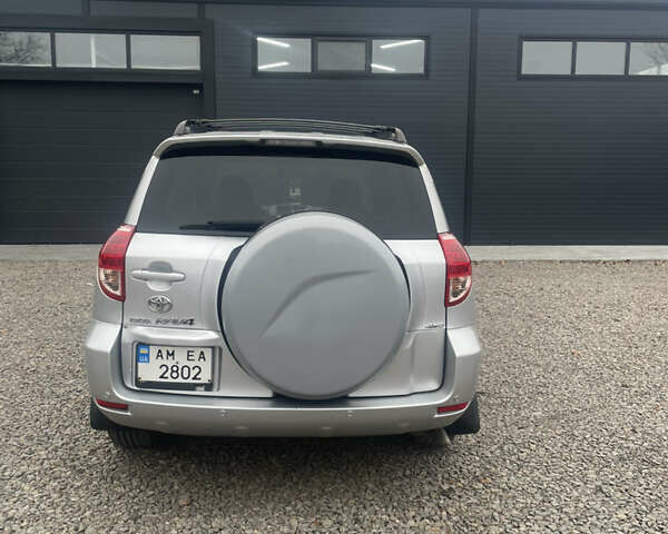 Сірий Тойота РАВ 4, об'ємом двигуна 2.4 л та пробігом 158 тис. км за 8500 $, фото 5 на Automoto.ua
