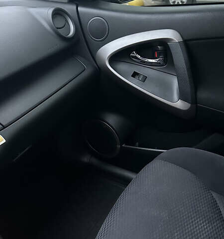 Серый Тойота РАВ 4, объемом двигателя 2 л и пробегом 252 тыс. км за 9700 $, фото 17 на Automoto.ua