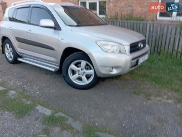 Серый Тойота РАВ 4, объемом двигателя 2 л и пробегом 165 тыс. км за 9999 $, фото 2 на Automoto.ua