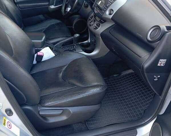 Серый Тойота РАВ 4, объемом двигателя 2 л и пробегом 165 тыс. км за 9999 $, фото 10 на Automoto.ua