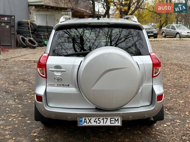 Серый Тойота РАВ 4, объемом двигателя 2 л и пробегом 80 тыс. км за 12600 $, фото 7 на Automoto.ua