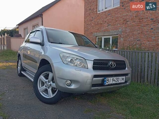 Серый Тойота РАВ 4, объемом двигателя 2 л и пробегом 165 тыс. км за 9999 $, фото 5 на Automoto.ua