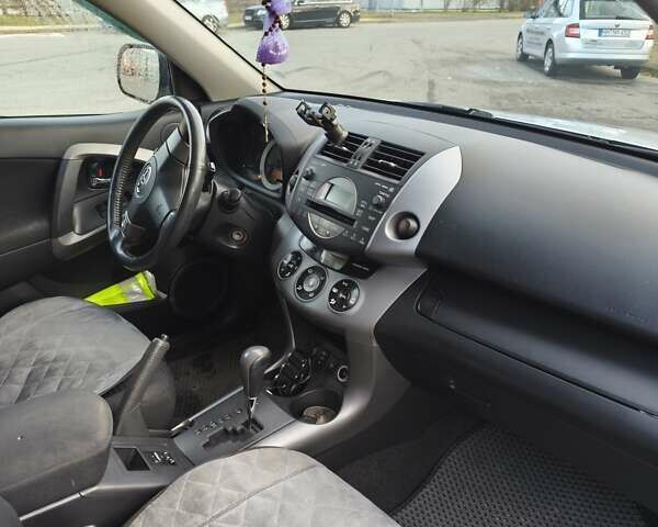 Серый Тойота РАВ 4, объемом двигателя 2 л и пробегом 167 тыс. км за 10577 $, фото 4 на Automoto.ua