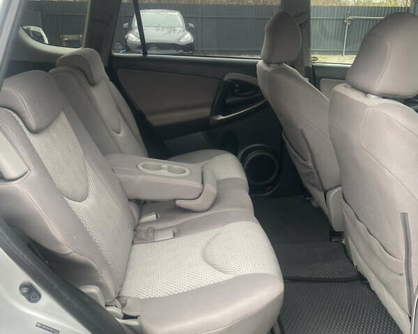 Сірий Тойота РАВ 4, об'ємом двигуна 2.4 л та пробігом 158 тис. км за 8500 $, фото 13 на Automoto.ua