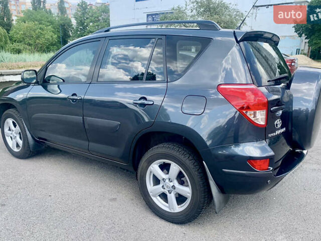 Серый Тойота РАВ 4, объемом двигателя 2 л и пробегом 317 тыс. км за 11777 $, фото 3 на Automoto.ua