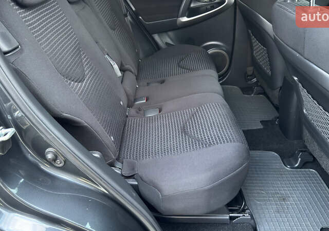 Сірий Тойота РАВ 4, об'ємом двигуна 2 л та пробігом 90 тис. км за 12300 $, фото 130 на Automoto.ua