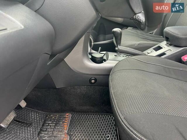 Тойота РАВ 4 2008 в Белой Церкве на Automoto.ua Серый Тойота РАВ 4, объемом двигателя 2 л и пробегом 192 тыс. км за 10400 $, фото 10 на Automoto.ua