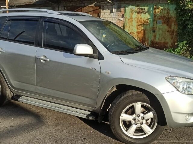 Серый Тойота РАВ 4, объемом двигателя 2 л и пробегом 220 тыс. км за 9800 $, фото 2 на Automoto.ua