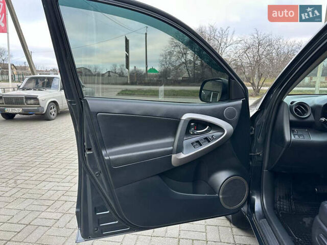Серый Тойота РАВ 4, объемом двигателя 2 л и пробегом 230 тыс. км за 9450 $, фото 10 на Automoto.ua