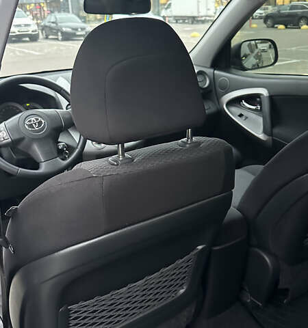 Серый Тойота РАВ 4, объемом двигателя 2 л и пробегом 252 тыс. км за 9700 $, фото 15 на Automoto.ua