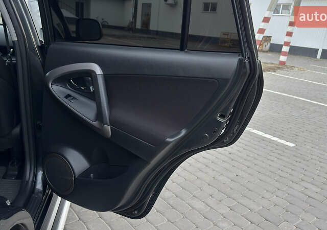 Серый Тойота РАВ 4, объемом двигателя 2 л и пробегом 90 тыс. км за 12300 $, фото 124 на Automoto.ua