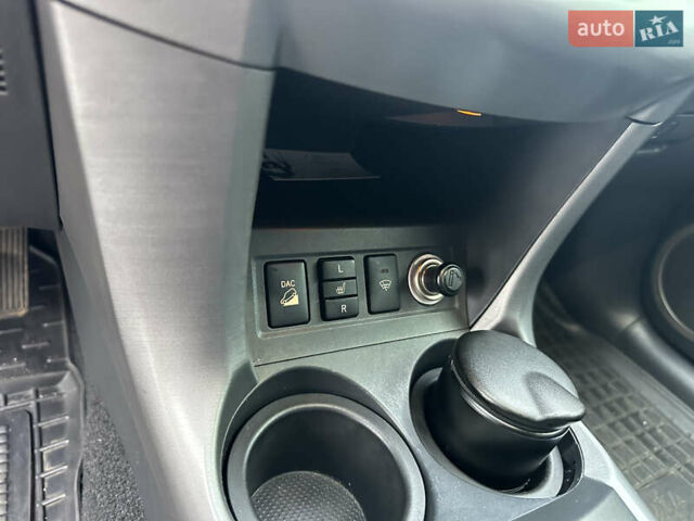 Серый Тойота РАВ 4, объемом двигателя 2 л и пробегом 213 тыс. км за 9999 $, фото 27 на Automoto.ua