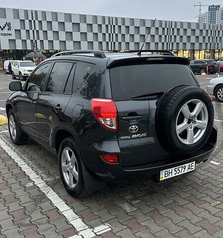 Серый Тойота РАВ 4, объемом двигателя 2 л и пробегом 252 тыс. км за 9700 $, фото 1 на Automoto.ua