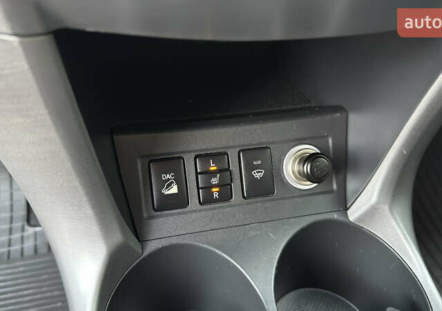 Сірий Тойота РАВ 4, об'ємом двигуна 2 л та пробігом 90 тис. км за 12300 $, фото 99 на Automoto.ua