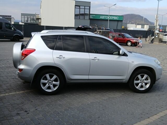 Серый Тойота РАВ 4, объемом двигателя 2 л и пробегом 260 тыс. км за 10100 $, фото 5 на Automoto.ua