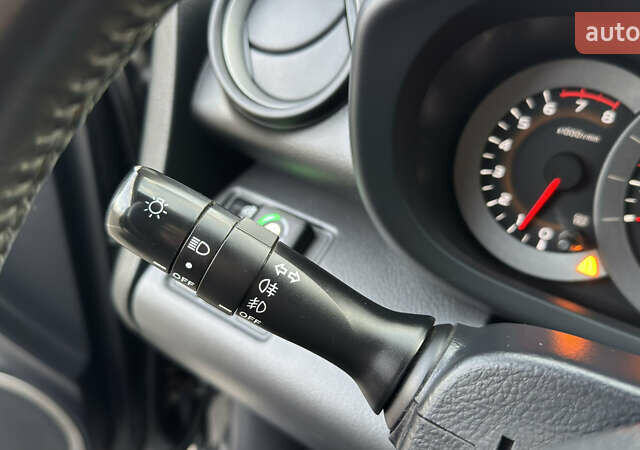 Сірий Тойота РАВ 4, об'ємом двигуна 2 л та пробігом 90 тис. км за 12300 $, фото 102 на Automoto.ua