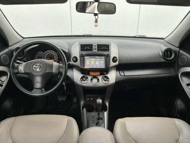 Серый Тойота РАВ 4, объемом двигателя 2 л и пробегом 190 тыс. км за 11700 $, фото 6 на Automoto.ua