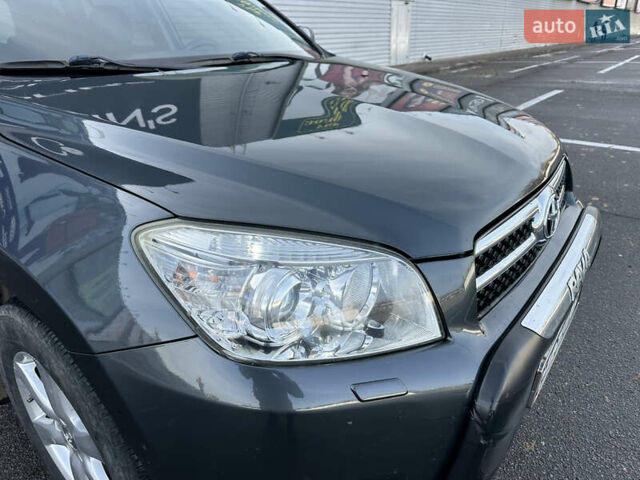 Серый Тойота РАВ 4, объемом двигателя 2 л и пробегом 213 тыс. км за 9999 $, фото 5 на Automoto.ua