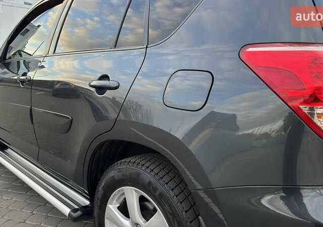 Серый Тойота РАВ 4, объемом двигателя 2 л и пробегом 90 тыс. км за 12300 $, фото 66 на Automoto.ua