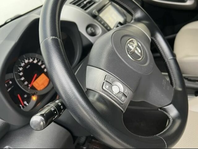 Серый Тойота РАВ 4, объемом двигателя 2 л и пробегом 190 тыс. км за 11700 $, фото 10 на Automoto.ua