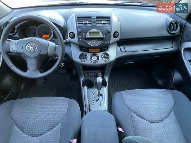 Серый Тойота РАВ 4, объемом двигателя 2 л и пробегом 158 тыс. км за 10800 $, фото 16 на Automoto.ua
