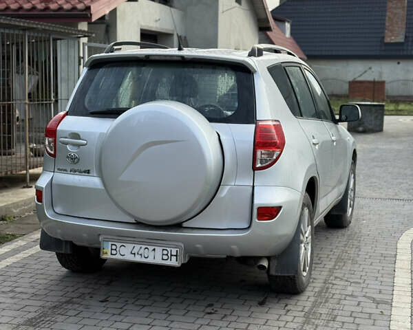 Серый Тойота РАВ 4, объемом двигателя 0 л и пробегом 250 тыс. км за 9500 $, фото 3 на Automoto.ua