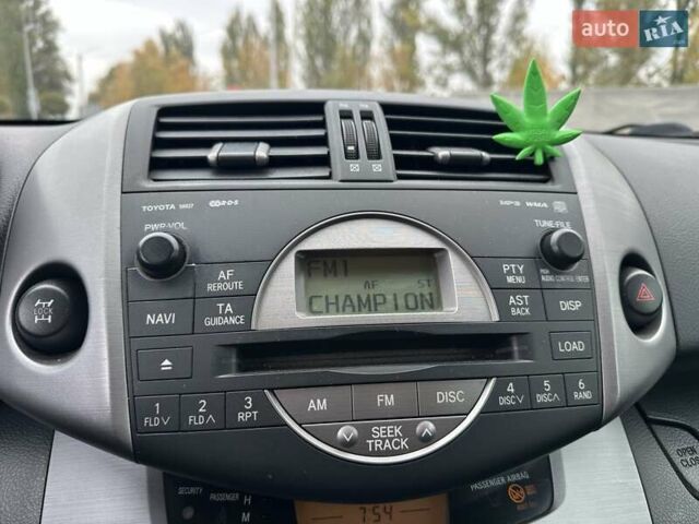 Серый Тойота РАВ 4, объемом двигателя 2 л и пробегом 309 тыс. км за 8950 $, фото 25 на Automoto.ua