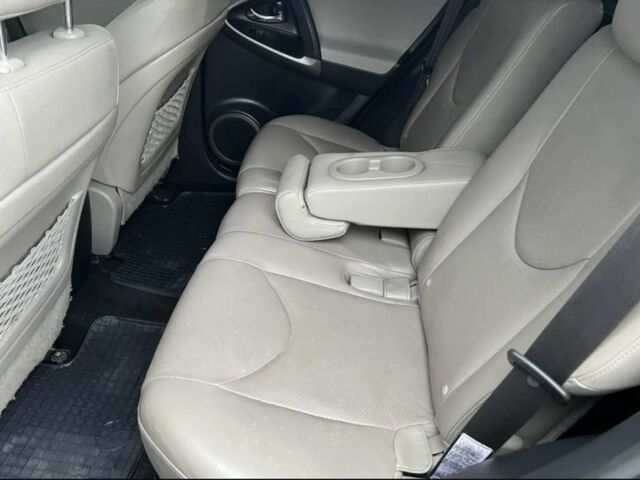 Серый Тойота РАВ 4, объемом двигателя 2 л и пробегом 190 тыс. км за 11700 $, фото 4 на Automoto.ua