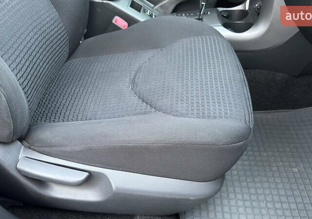 Серый Тойота РАВ 4, объемом двигателя 2 л и пробегом 90 тыс. км за 12300 $, фото 142 на Automoto.ua