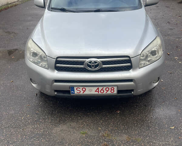 Серый Тойота РАВ 4, объемом двигателя 2.2 л и пробегом 239 тыс. км за 5700 $, фото 2 на Automoto.ua