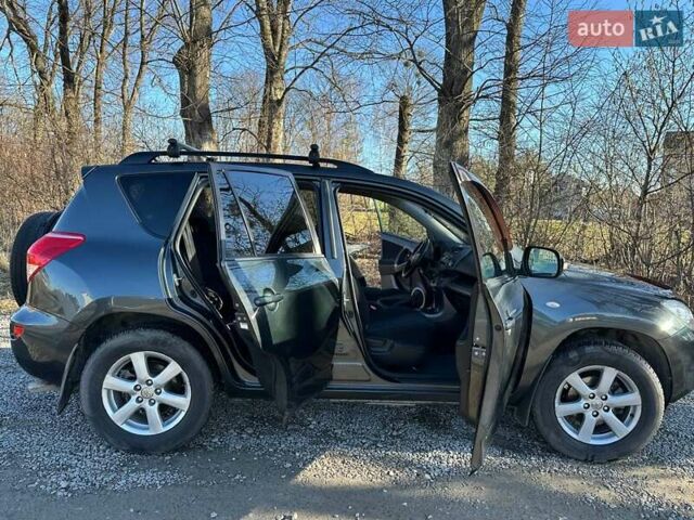 Серый Тойота РАВ 4, объемом двигателя 2 л и пробегом 240 тыс. км за 9800 $, фото 11 на Automoto.ua