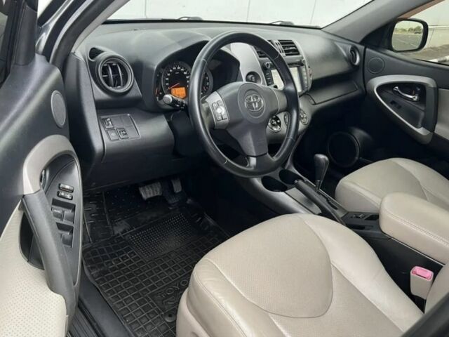 Серый Тойота РАВ 4, объемом двигателя 2 л и пробегом 190 тыс. км за 11700 $, фото 12 на Automoto.ua