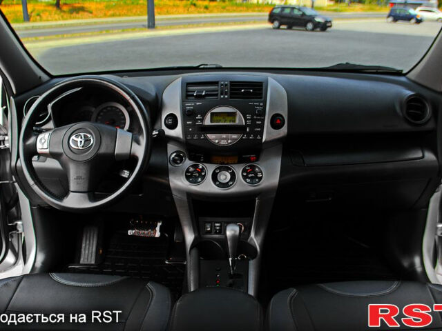 Сірий Тойота РАВ 4, об'ємом двигуна 2 л та пробігом 152 тис. км за 11300 $, фото 8 на Automoto.ua